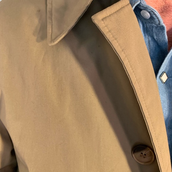 Mens knee-length trench coat. Orvis, 42 Long. Gortex, waterproof, no liner. Tan. - Picture 5 of 11